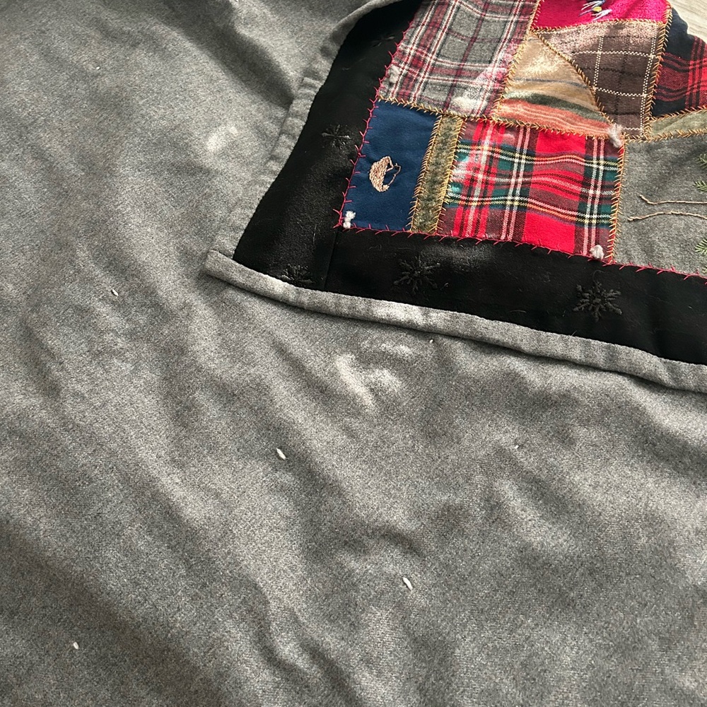 Tartan & Plaid handmade “family story”Patchwork Quilt with Plaid and Embroidery - Picture 15 of 15